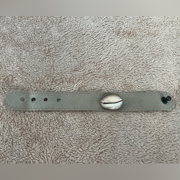 Twine & Twig Cowrie Shell Bracelet On Suede Strap - Picture 5 of 10